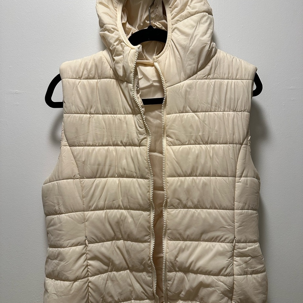 Wind vest 
Size: XL
Cream color (light pink)